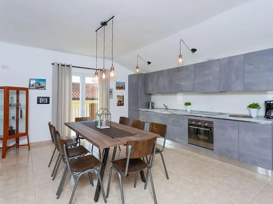 Kaštelir Villa Jolanda 0*,